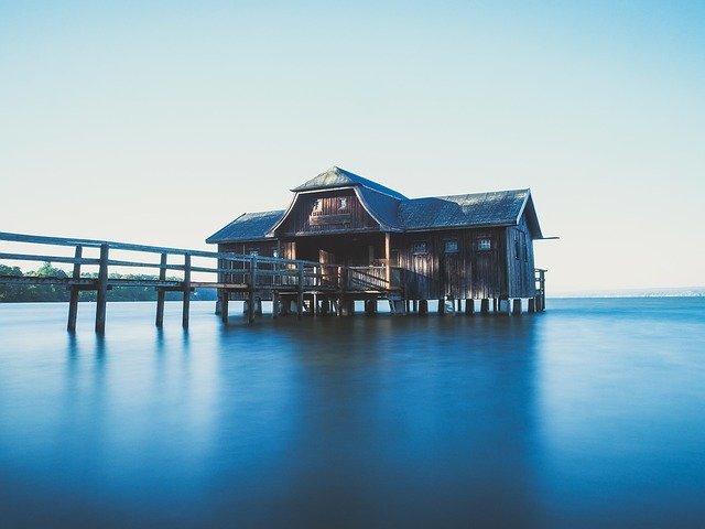 Beautiful Home in the lake
