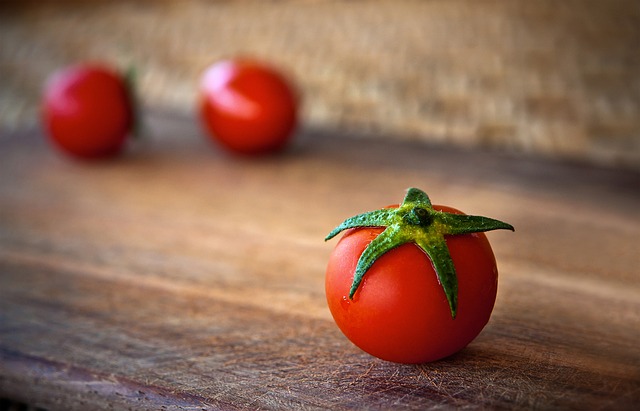 Foods that should not be stored in the refrigerator - Tomato